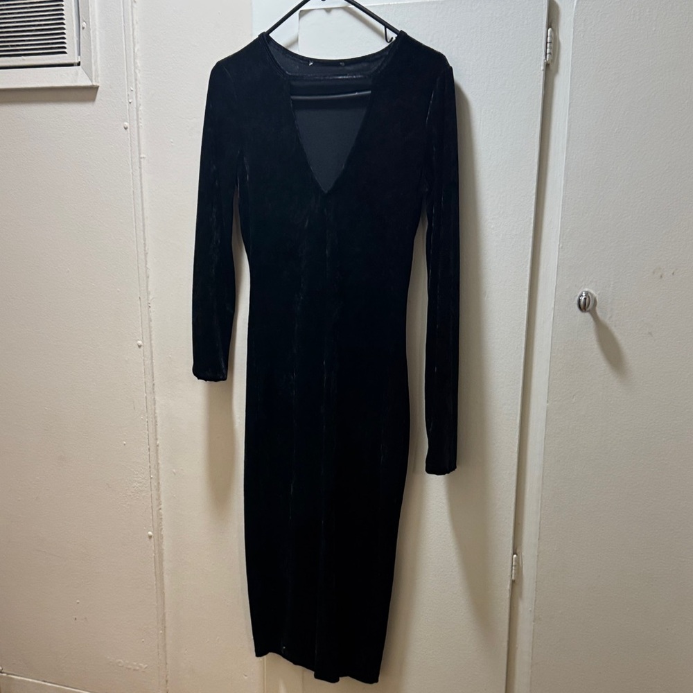 Forever 21 Classic Black Long Sleeve Dress